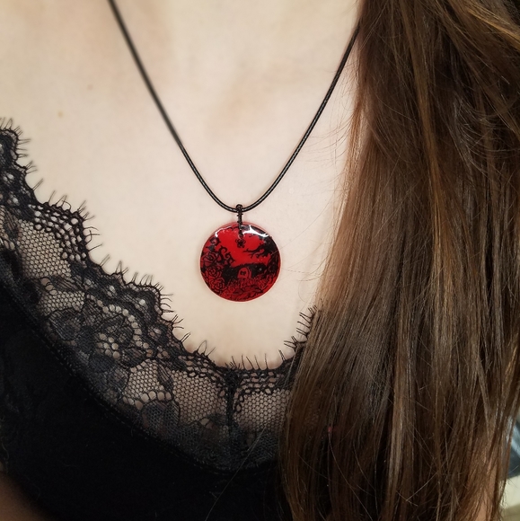 Eerie Red Scene Necklace - Picture 10 of 12
